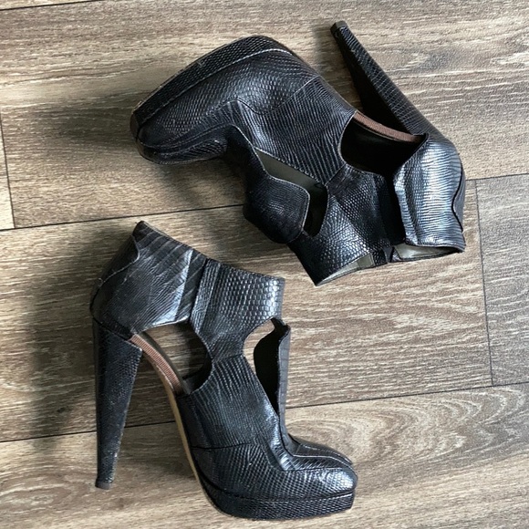 Michetti Daniele Shoes - Michetti Daniele Black Snakeskin Bootie size 8.5/39